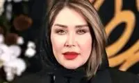 استایل شیک و باکلاس سارا منجزی‌پور در یک کافه
