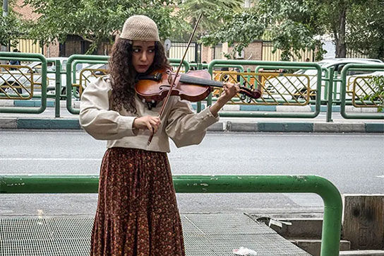 تمام پیاده‌روهای تهران از این چند نفر آبرو می‌گیرند