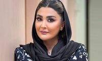 ژست و استایل مریم معصومی در یک کتابفروشی