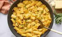 طرز تهیه پاستا کدو حلوایی با سس کرمی و پارمزان