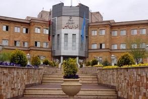 شاهکار عجیب شهرداری در ساخت مجسمه سرباز هخامنشی