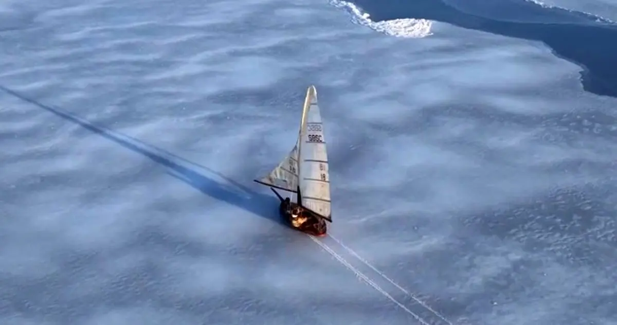 رخداد کم‌نظیر حرکت قایق روی خلیج یخ‌بسته