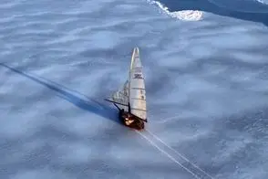 رخداد کم‌نظیر حرکت قایق روی خلیج یخ‌بسته