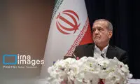 کیهان باز هم پزشکیان را به توپ بست!