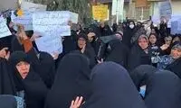 عکسی از اقدام معترضان به بدحجابی که وایرال شد 