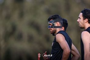 همه نگاه‌ها به ماسک خاص پورعلی‌گنجی در تمرین
