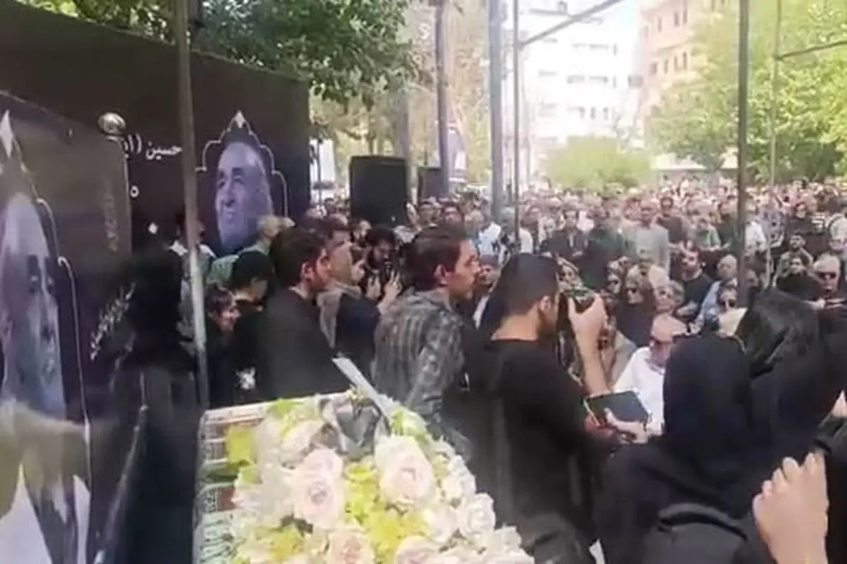 همخوانی دوستدارانِ زنده‌یاد ایرج در مراسم تشییع