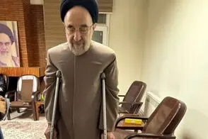 خاتمی امروز با عصا ظاهر شد، اما ناگهان شفا پیدا کرد!