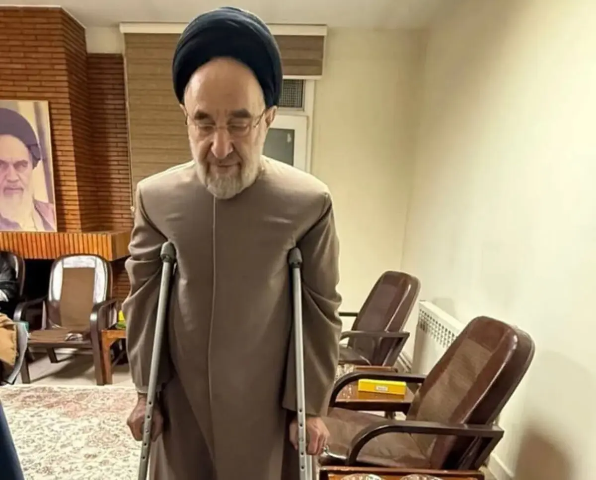خاتمی امروز با عصا ظاهر شد، اما ناگهان شفا پیدا کرد!