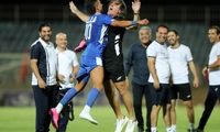 لباس سرمربی استقلال سوژه شد!