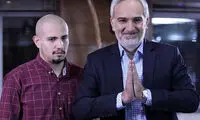 تیپ دهه شصتی بازیگر مشهور سریال لیسانسه‌ها 