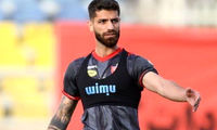 ستاره پرسپولیس برای تمدید با اسکوچیچ مشورت می کند!