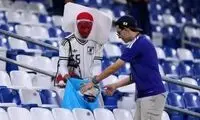 تمیزکاری ژاپنی‌ها در ورزشگاه‌ها به سوژه انتقاد زنان تبدیل شد