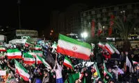 بنری که شبانه علیه پزشکیان نصب شد