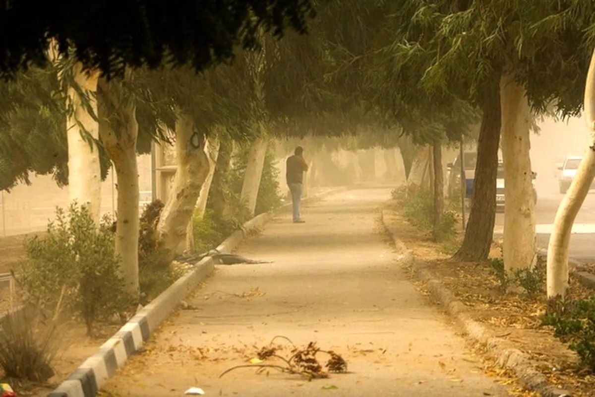   گردوخاک و باد شدید در راه تهران 