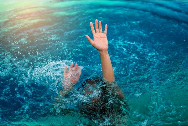 غرق شدن یک جوان ۲۰ ساله در آب های سوسنگرد