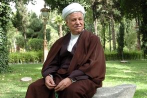 فارس: پوشش هاشمی رفسنجانی در استخر، خاص بود!