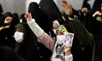 قابی از پس‌زمینه دیدار رهبری با دانش‌آموزان
