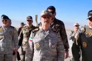 فرمانده کل ارتش با یک بالگرد بازآماده شده پرواز کرد