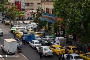 صداوسیما شلوغی صف بنزین را با آهنگ چارلی چاپلین به سخره گرفت