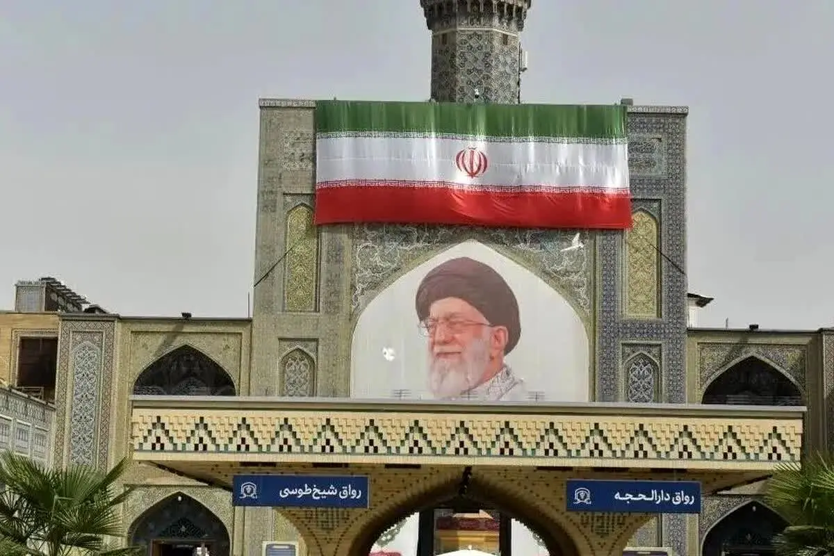 آماده‌سازی حرم امام رضا برای مراسم تشییع رهبر شهید