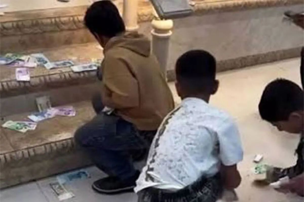جنگ بچه‌ها برای جمع کردن شاباش عروسی!