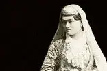 عکس آتلیه‌ای یک دختر ارمنی در دوران قاجار