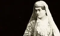عکس آتلیه‌ای یک دختر ارمنی در دوران قاجار