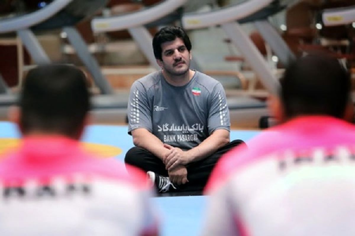 یک استادیوم به افتخار رسول خادم ایستادند