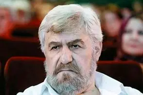 صحبت‌های قابل‌تأمل عنایت بخشی: «هنوز مستاجرم»