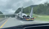 تصاویر خبرساز از حمل‌و‌نقل جنگنده F15 وسط اتوبان!