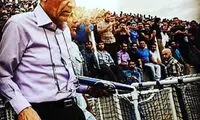 این مرد نگذاشت رنگ آبی بمیرد
