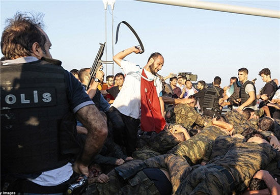 ترکیه 4000 کارمند و نظامی دیگر را اخراج کرد
