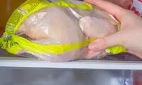 اشتباهات اکثر خانم‌ها هنگام شستشو و طبخ مرغ