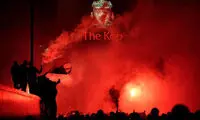 بندر لیورپول غرق در آتش قهرمانی