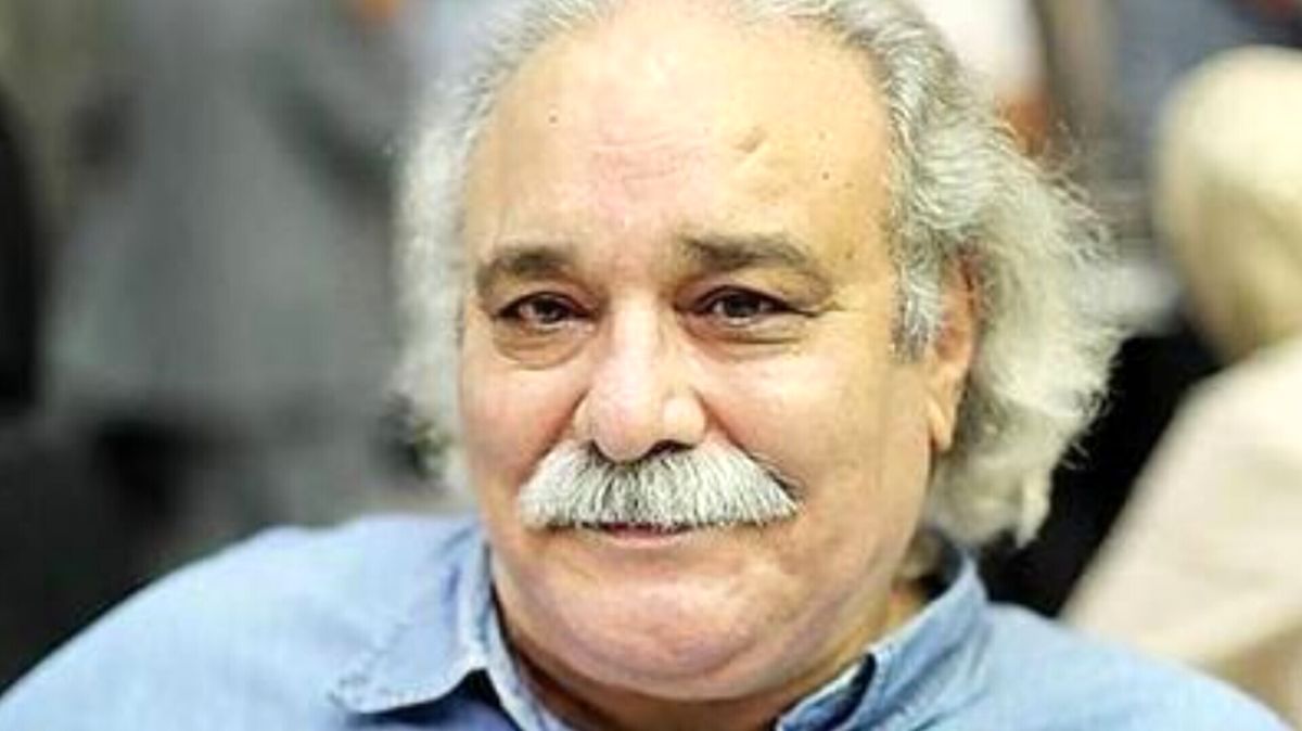تصویری از خانواده محمد کاسبی در مراسم تشییع