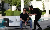 علی کریمی در گریم جدید و بدون کت فوتبالی