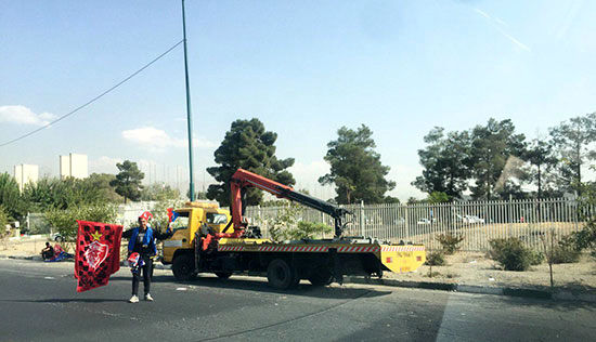 سرگرمی برای طرفداران سرخابی در ورزشگاه