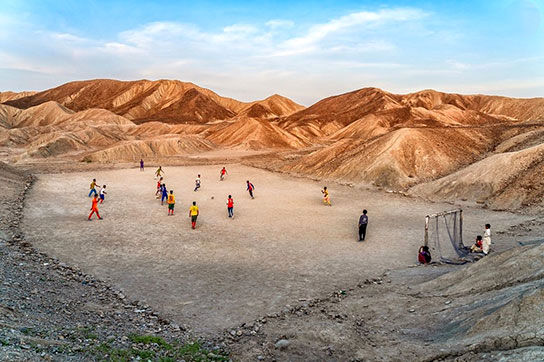 عجیب‌ترین زمین‌های فوتبال دنیا؛ از ایران تا آمازون
