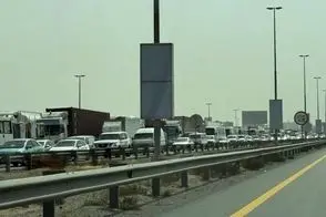 صف طولانی خروج خودروها از دبی