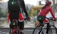 نصب چراغ راهنما روی کوله پشتی +عکس