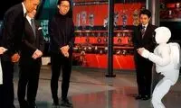 عکس: توپ بازی اوباما با روبات ژاپنی!