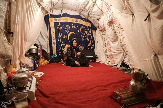 ۵ ماه بعد از زلزله، زندگی همچنان در چادر