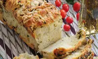 طرز تهیه نان سیر با سبزی و پنیر؛ پیش غذای متفاوت
