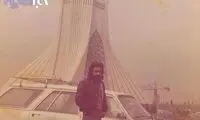 عکس روز: خسرو شکیبایی در کنار برج آزادی