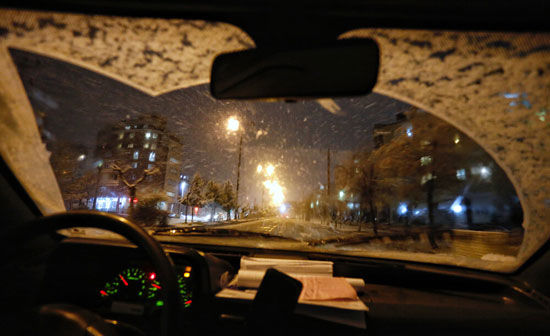 زیبایی بارش شبانه برف در همدان