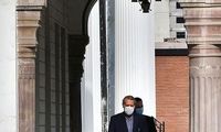 اقدام متفاوت لاریجانی پیش از ورود به صحن مجلس