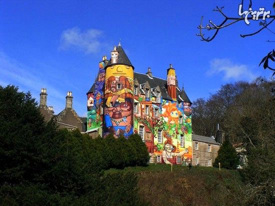 تبدیل قلعه تاریخی به یک تابلوی رنگارنگ