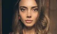 بازیگر زن زیبای ترک، از استایل جدید خود رونمایی کرد
