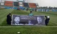 ادای احترام بازیکنان پیکان به میناوند و انصاریان